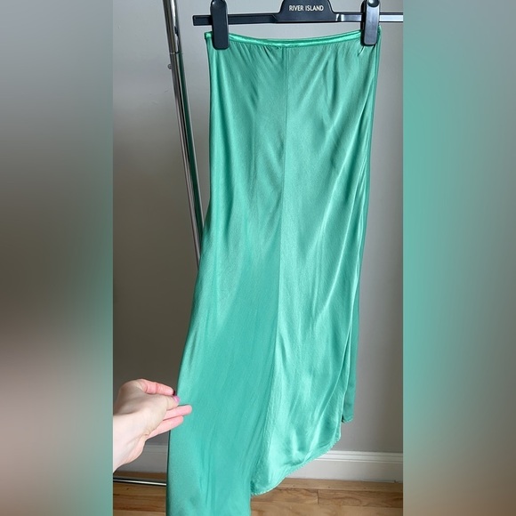 Zara Light Green Skirt with Front Cut in XS - Picture 5 of 10